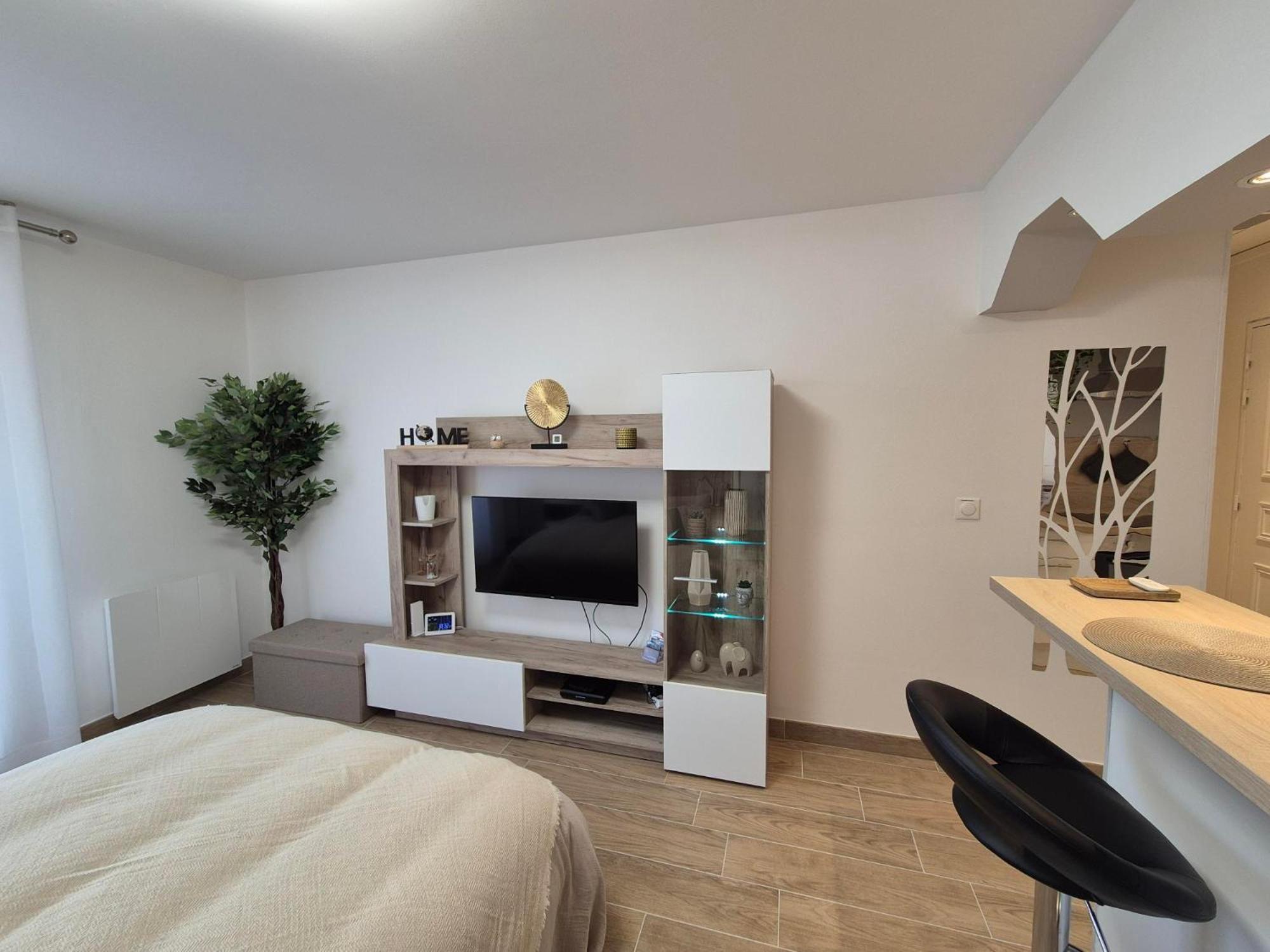 Laguna Apartment