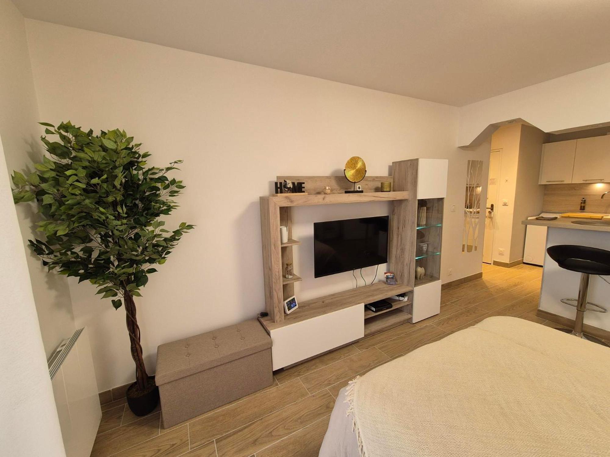 Laguna Apartment *