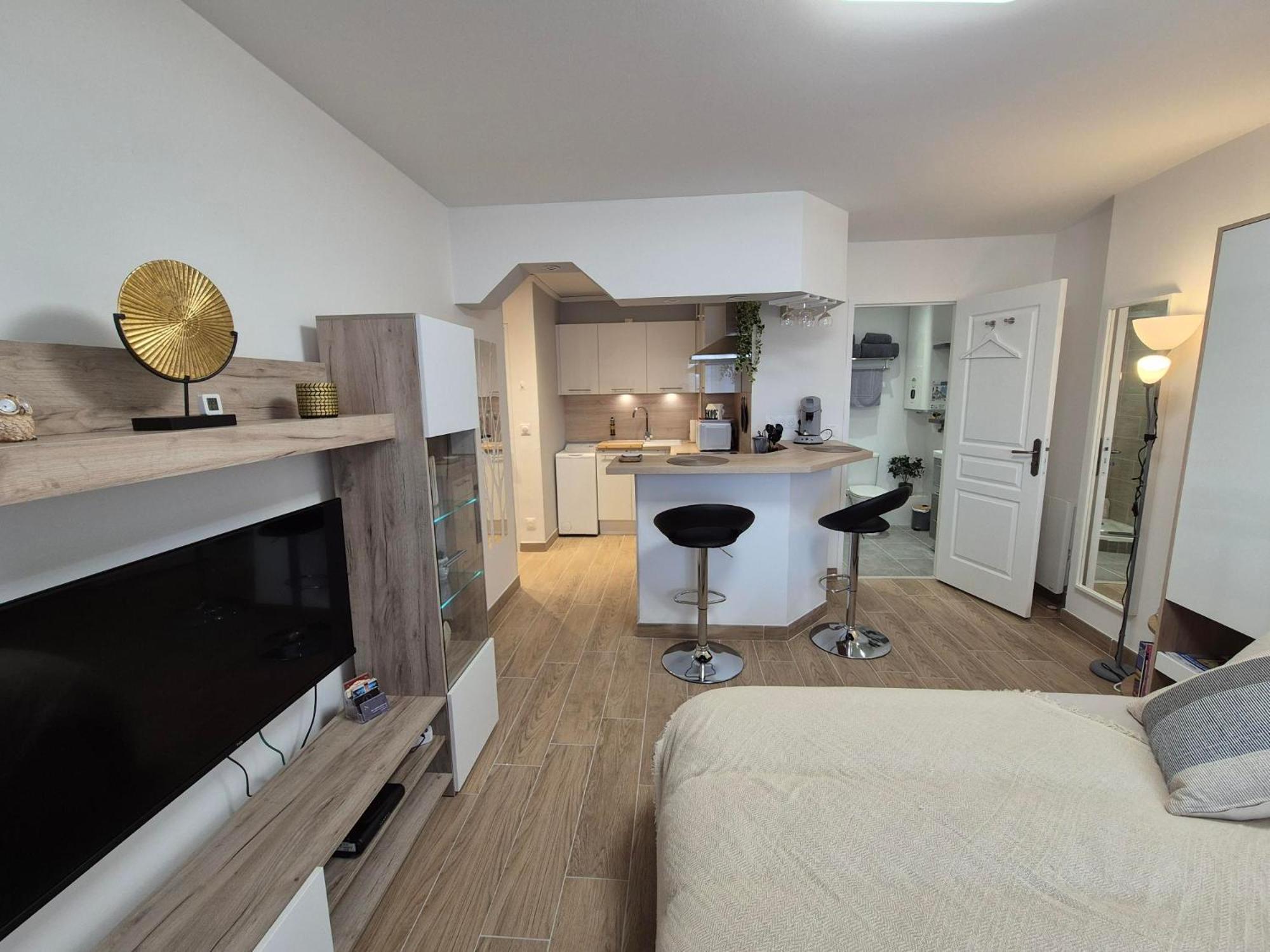 Laguna Apartment